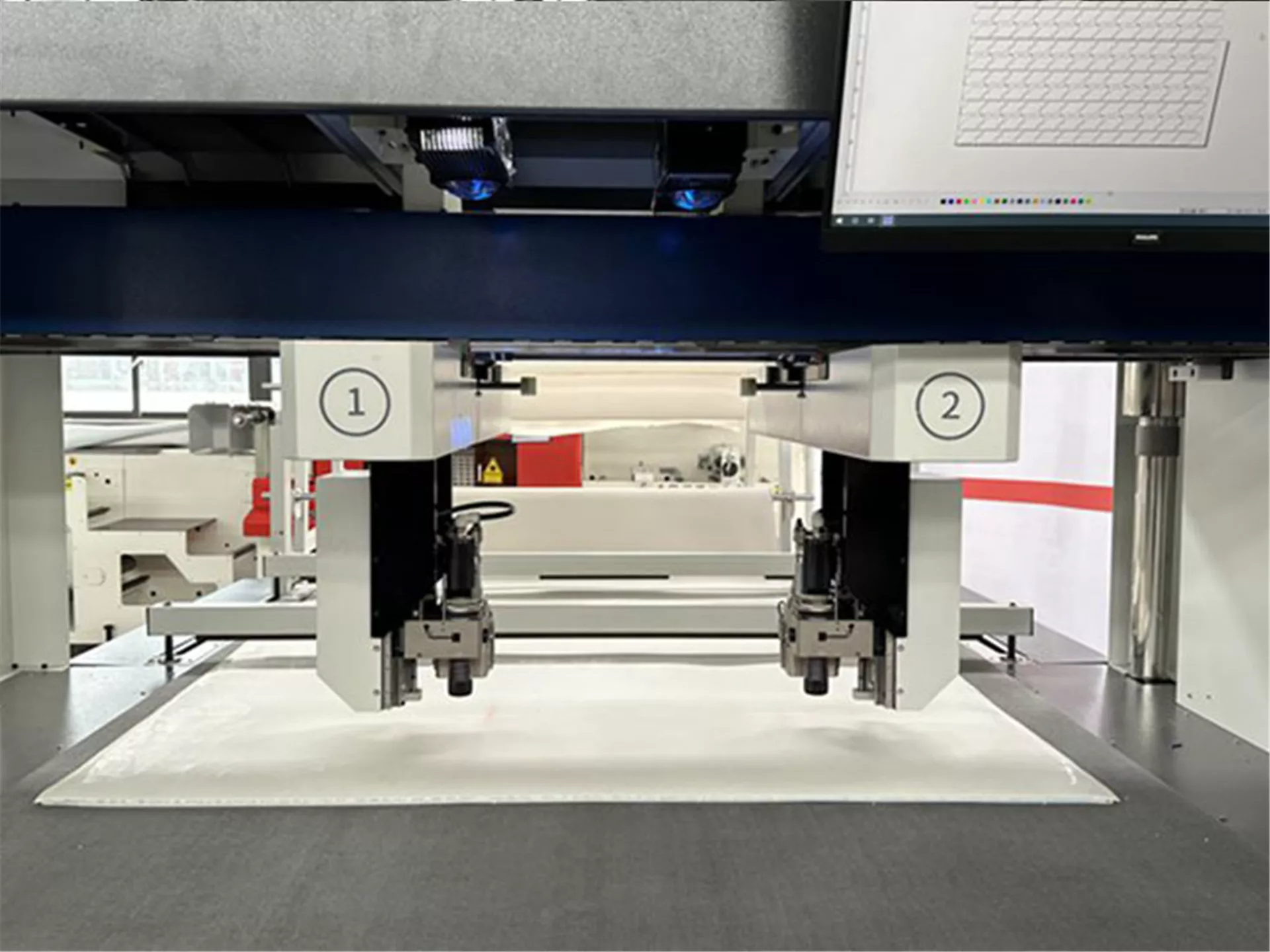 Double Head Oscillating Blade Cutting Machine for Shoe Components